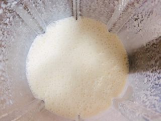 10、鲜椰浆苦咖啡绵绵冰（椰子油奶白顺滑诱人极了）,椰浆牛奶冰沙就做好了。