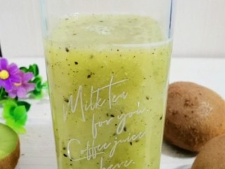 8、猕猴桃汁,做好的猕猴桃果汁