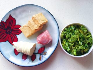 7、杭味面食之片儿川,准备好咸菜、冬笋、瘦肉、香干