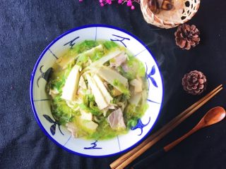 20、杭味面食之片儿川,趁热吃，不然面条坨了就不好吃了……????