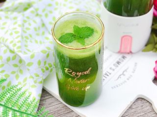 13、羽衣甘蓝芝麻菜苹果汁,健康美味有营养还美貌,叫我如何不爱它,哈哈~喜欢的宝宝们赶紧学做起来吧~