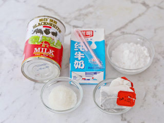 1、茶冻撞珍珠奶茶,准备好材料