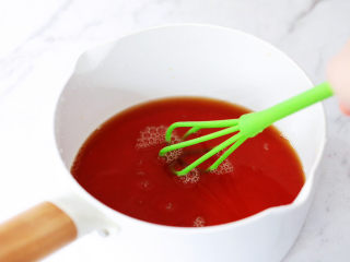 5、茶冻撞珍珠奶茶,搅拌均匀