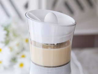 13、茶冻撞珍珠奶茶,约25分钟后，完成珍珠奶茶制作