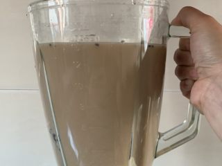 10、香芋奶茶,搅拌