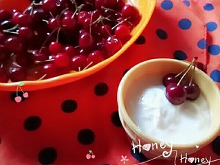 15、水果酸奶,做车厘子酸奶。