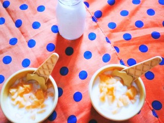 16、水果酸奶,制做好的芒果酸奶。