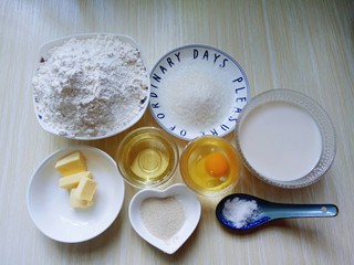 1、原味吐司,准备食材，并称重。