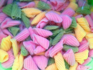 10、彩色贝壳意面,捞出的面用凉开水过一下