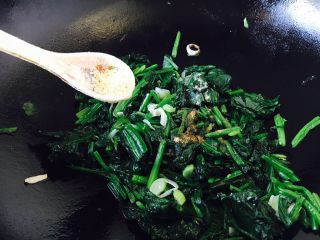 15、 #咸味# 蔬菜蛋炒饭,放入少许鸡精