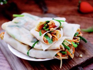 19、三丝春卷～饺子皮版,好吃到哭，嘻嘻，我一口气吃了4个。