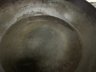 3、芋头西米露,放水煮开