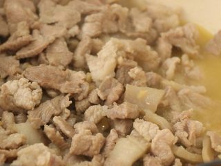 9、臊子肉,翻炒均匀