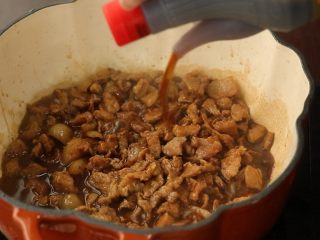 15、臊子肉,倒入陈醋