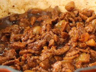 20、臊子肉,拌匀即可出锅