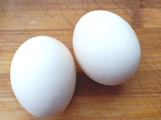 14、土豆疙瘩汤,取鸡蛋两个