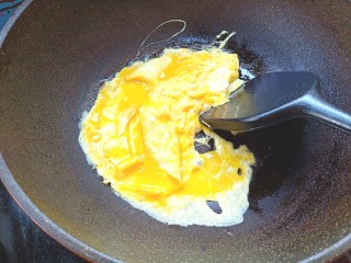 16、土豆疙瘩汤,入锅翻炒熟