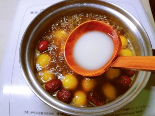 14、南瓜小圆子,淋入水淀粉。