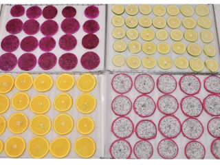 4、养颜减负的水果茶,水果全部处理好后排入垫油纸的烤网