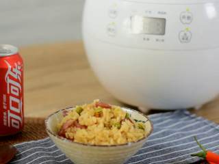 8、电饭煲懒人饭,还没出锅已经满屋子香味了,最简单的懒人饭,一个电饭煲搞定香菇腊肠饭,一吃就爱上!