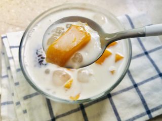 10、芒果黑米椰奶西米露,吃一口下去柔软顺滑，酸酸甜甜，清爽香甜！