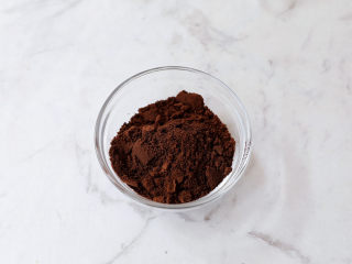 4、奥利奥海盐奶盖咖啡,奥利奥饼干打成末