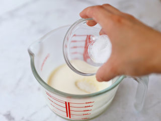 6、奥利奥海盐奶盖咖啡,加入海盐