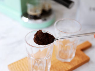 9、奥利奥海盐奶盖咖啡,杯中依次加入奥利奥