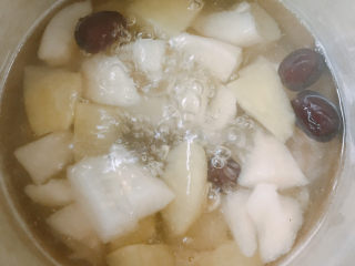 9、苹果雪梨汤,再煮10分钟就可以啦
