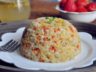 14、五谷杂粮炒饭,生活有了仪式感,小朋友吃饭也更香啦。
