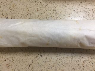 7、花生酱面包卷#乐享双节#,卷好定型15分钟以上。