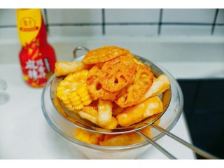 5、麻辣干锅虾,捞起沥干油备用