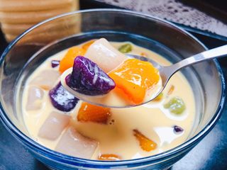 10、港式奶茶芋圆,Q弹软糯,奶香浓郁,刚做好的时候是热乎的,如果喜欢吃凉的可以放冰箱冷藏再吃,又是另一番风味了。