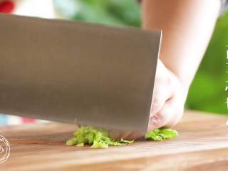 3、牛肉土豆粥8m+,芹菜切成小丁~