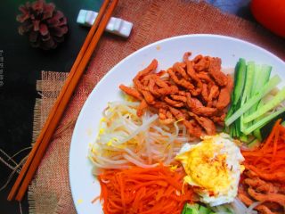 19、时蔬冷面,各种蔬菜、肉类、主食,一份全部搞定。