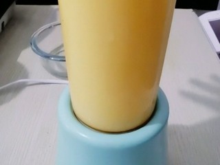 9、雪梨橙汁,按启动键榨成果汁