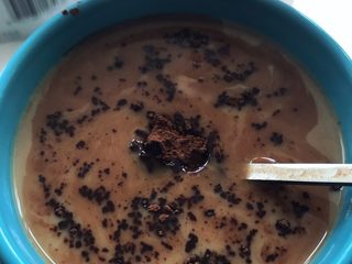 4、煮咖啡,喜欢略有巧克力味，可以再加入可可粉。