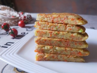 14、土豆丝火腿鸡蛋饼,切开会看到三种丝。很有食欲。