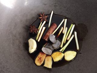 10、卤鸡爪,加入4粒冰糖