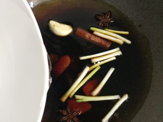 11、卤鸡爪,再加入足量的清水