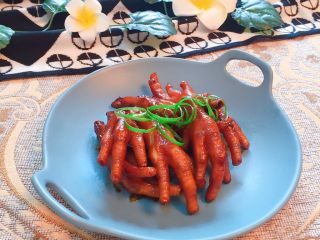 14、卤鸡爪,装盘食用，味道棒棒哒！