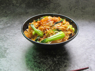 14、秘制炒凉皮,若喜欢吃醋，盛出前可加点醋煸炒片刻再盛