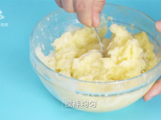 8、意式烤土豆泥塔,搅拌均匀