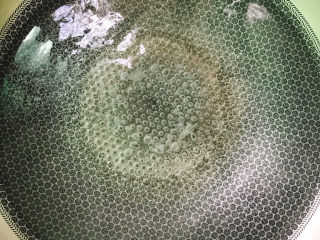 2、西米的完美煮法,锅中烧一大锅水