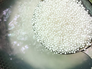 7、西米的完美煮法,煮了2分钟的状态