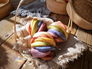 17、彩虹花卷,成品。