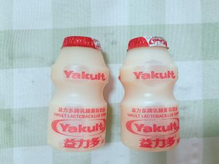 3、高颜值 草莓????益力多 ,盖子撕开就可以