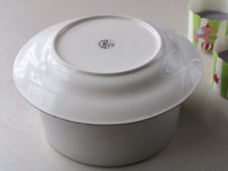 12、黑米蛋糕,倒扣一个浅盘上去，以防水蒸气进去；