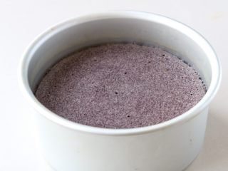 13、黑米蛋糕,开水上锅蒸35分钟左右；