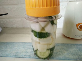 6、黄瓜蜂蜜梨子汁, 盖上盖子